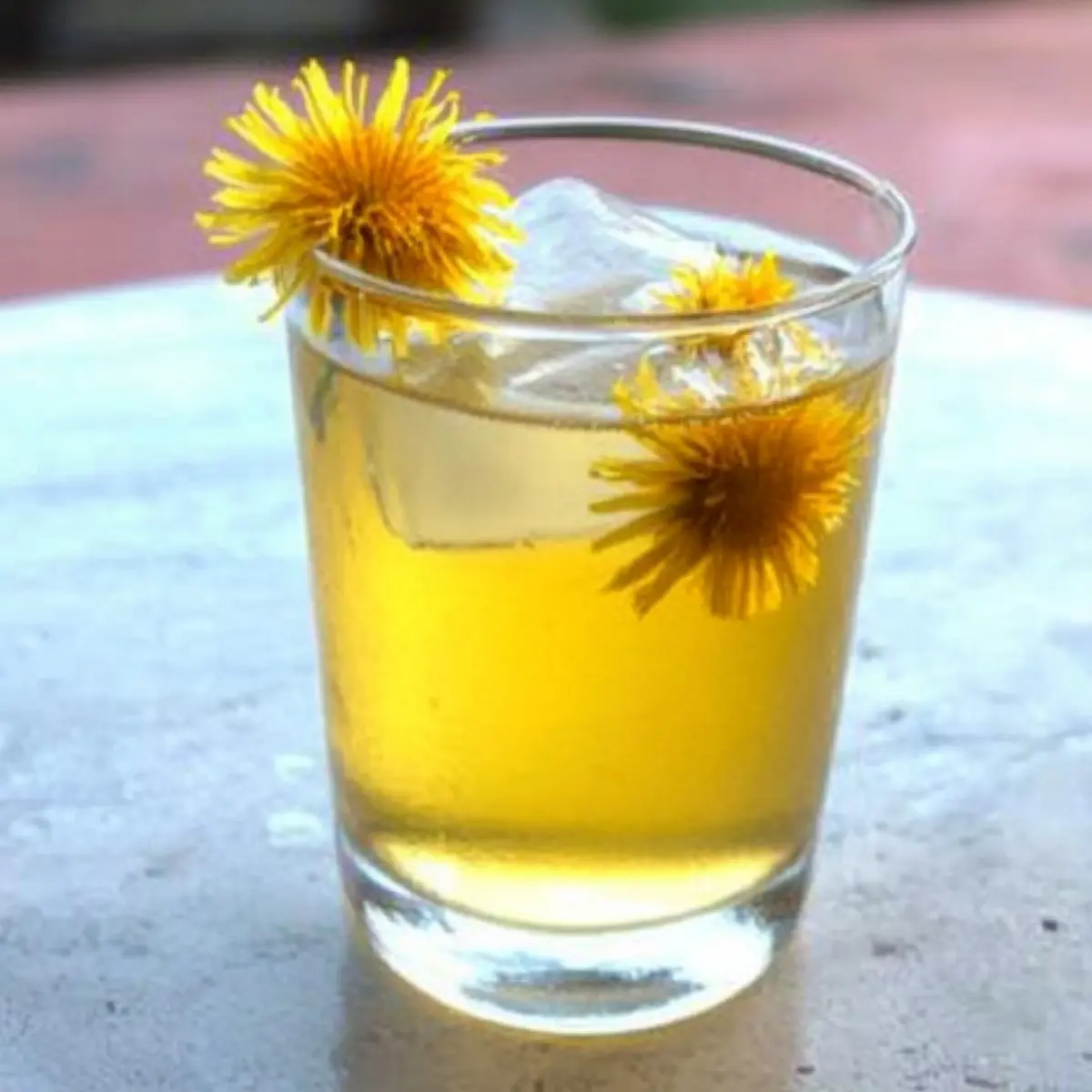 Refreshing Dandelion Iced Tea for a Thirst-Quenching Boost